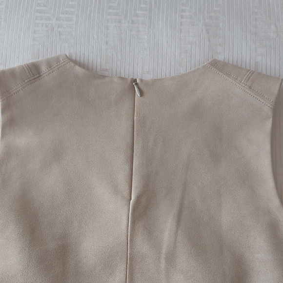 Babaton Tan Boxy Tank Top - Picture 2 of 5